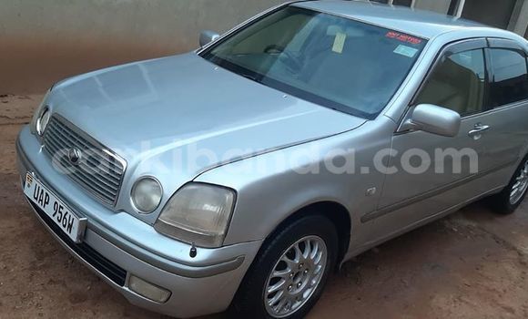 Gura Yakoze Toyota Progres Silver Imodoka i Kampala mu Uganda