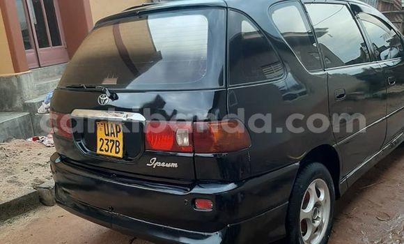Gura Yakoze Toyota Ipsum Black Imodoka i Kampala mu Uganda Gura Yakoze Toyota Ipsum Black Imodoka i Kampala mu Uganda