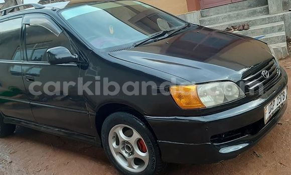 Gura Yakoze Toyota Ipsum Black Imodoka i Kampala mu Uganda Gura Yakoze Toyota Ipsum Black Imodoka i Kampala mu Uganda
