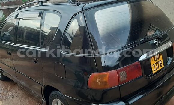 Gura Yakoze Toyota Ipsum Black Imodoka i Kampala mu Uganda Gura Yakoze Toyota Ipsum Black Imodoka i Kampala mu Uganda