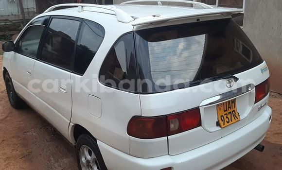 Gura Yakoze Toyota Ipsum White Imodoka i Kampala mu Uganda Gura Yakoze Toyota Ipsum White Imodoka i Kampala mu Uganda