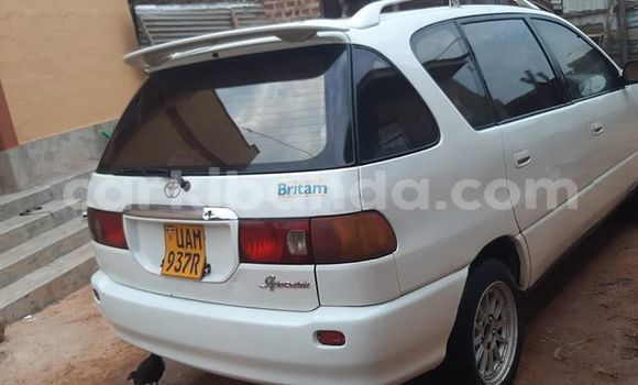 Gura Yakoze Toyota Ipsum White Imodoka i Kampala mu Uganda Gura Yakoze Toyota Ipsum White Imodoka i Kampala mu Uganda