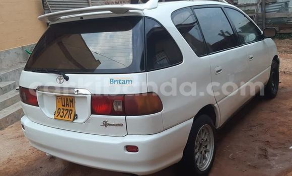 Gura Yakoze Toyota Ipsum White Imodoka i Kampala mu Uganda Gura Yakoze Toyota Ipsum White Imodoka i Kampala mu Uganda