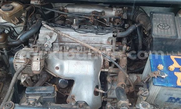 Gura Yakoze Toyota Ipsum Silver Imodoka i Kampala mu Uganda Gura Yakoze Toyota Ipsum Silver Imodoka i Kampala mu Uganda