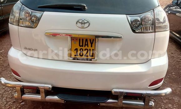 Acheter Occasion Voiture Toyota Harrier Blanc à Kampala, Ouganda Acheter Occasion Voiture Toyota Harrier Blanc à Kampala, Ouganda