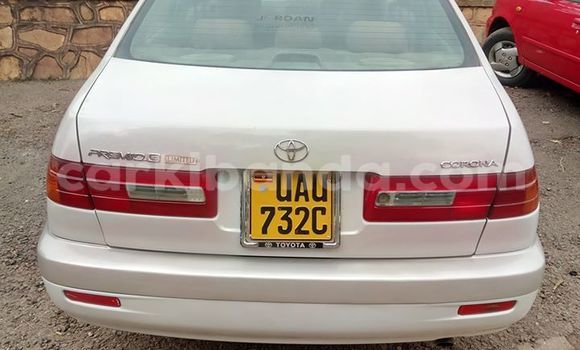 Acheter Occasion Voiture Toyota Premio Blanc à Kampala, Ouganda Acheter Occasion Voiture Toyota Premio Blanc à Kampala, Ouganda