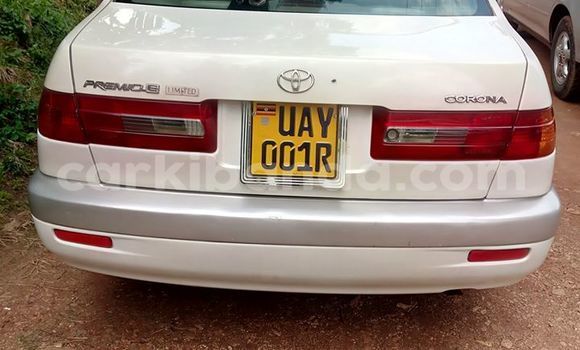 Acheter Occasion Voiture Toyota Premio Blanc à Kampala, Ouganda Acheter Occasion Voiture Toyota Premio Blanc à Kampala, Ouganda