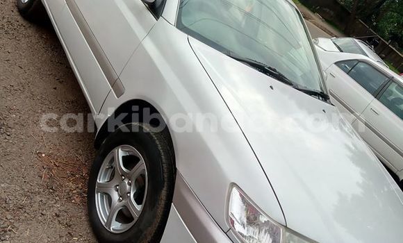 Acheter Occasion Voiture Toyota Premio Blanc à Kampala, Ouganda Acheter Occasion Voiture Toyota Premio Blanc à Kampala, Ouganda