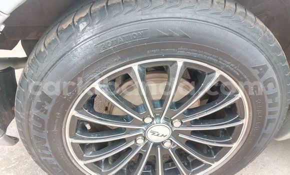 Acheter Occasion Voiture Toyota IST Gris à Kampala, Ouganda Acheter Occasion Voiture Toyota IST Gris à Kampala, Ouganda