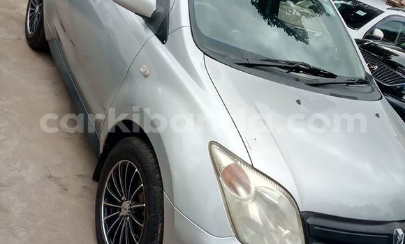 Acheter Occasion Voiture Toyota IST Gris à Kampala, Ouganda Acheter Occasion Voiture Toyota IST Gris à Kampala, Ouganda