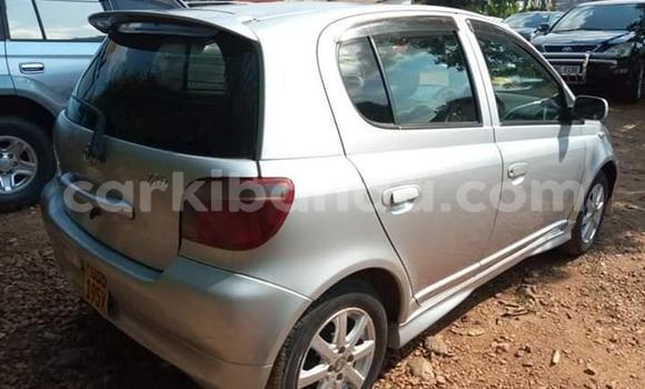 Acheter Occasion Voiture Toyota Vitz Gris à Kampala, Ouganda Acheter Occasion Voiture Toyota Vitz Gris à Kampala, Ouganda