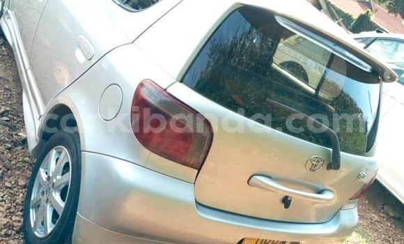 Acheter Occasion Voiture Toyota Vitz Gris à Kampala, Ouganda Acheter Occasion Voiture Toyota Vitz Gris à Kampala, Ouganda