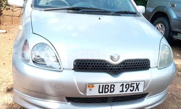 Acheter Occasion Voiture Toyota Vitz Gris à Kampala, Ouganda Acheter Occasion Voiture Toyota Vitz Gris à Kampala, Ouganda