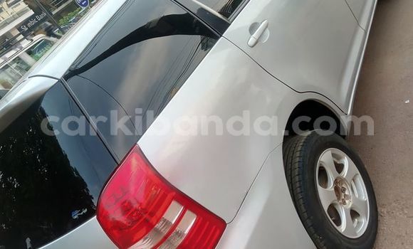 Acheter Occasion Voiture Toyota Wish Gris à Kampala, Ouganda Acheter Occasion Voiture Toyota Wish Gris à Kampala, Ouganda