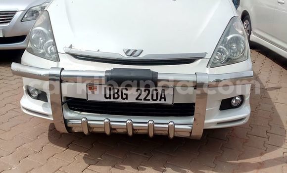 Acheter Occasion Voiture Toyota Wish Blanc à Kampala, Ouganda Acheter Occasion Voiture Toyota Wish Blanc à Kampala, Ouganda