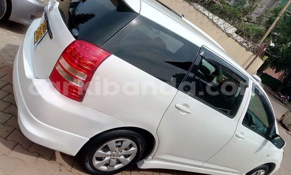 Acheter Occasion Voiture Toyota Wish Blanc à Kampala, Ouganda Acheter Occasion Voiture Toyota Wish Blanc à Kampala, Ouganda