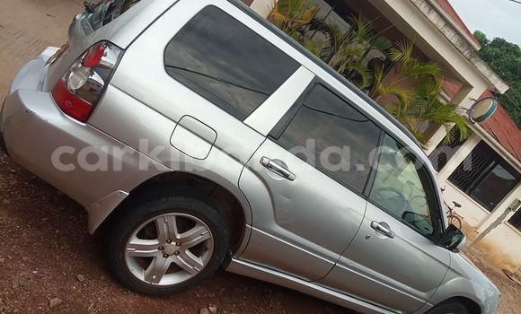 Acheter Occasion Voiture Subaru Forester Gris à Kampala, Ouganda Acheter Occasion Voiture Subaru Forester Gris à Kampala, Ouganda