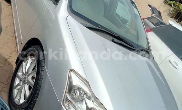 Nunua Ilio tumika Toyota Premio Fedha Gari ndani ya Kampala nchini Uganda Nunua Ilio tumika Toyota Premio Fedha Gari ndani ya Kampala nchini Uganda