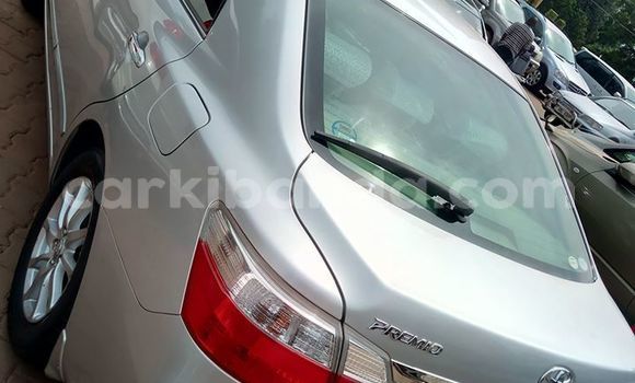 Acheter Occasion Voiture Toyota Premio Gris à Kampala, Ouganda Acheter Occasion Voiture Toyota Premio Gris à Kampala, Ouganda