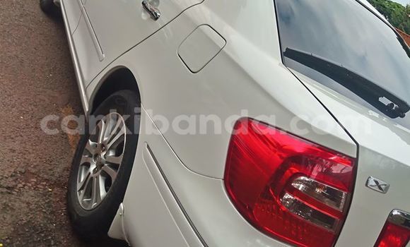 Acheter Occasion Voiture Toyota Premio Blanc à Kampala, Ouganda Acheter Occasion Voiture Toyota Premio Blanc à Kampala, Ouganda