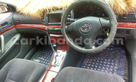 Acheter Occasion Voiture Toyota Premio Blanc à Kampala, Ouganda Acheter Occasion Voiture Toyota Premio Blanc à Kampala, Ouganda