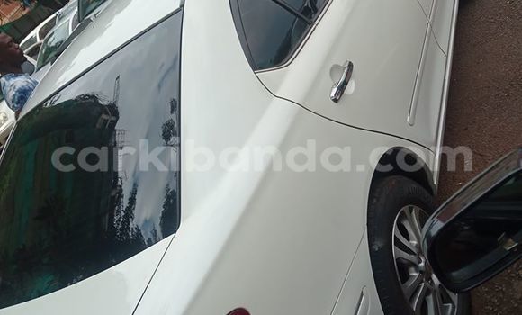 Acheter Occasion Voiture Toyota Premio Blanc à Kampala, Ouganda Acheter Occasion Voiture Toyota Premio Blanc à Kampala, Ouganda