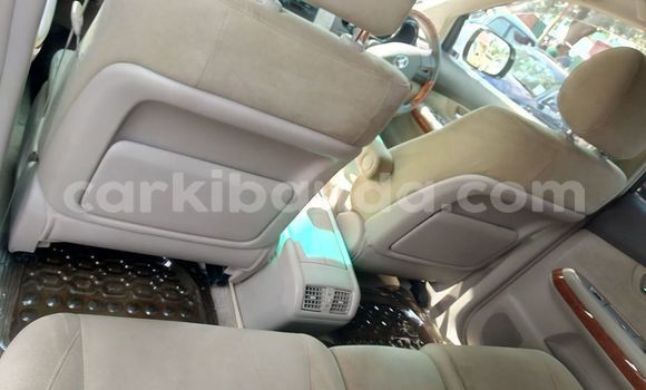 Acheter Occasion Voiture Toyota Harrier Blanc à Kampala, Ouganda Acheter Occasion Voiture Toyota Harrier Blanc à Kampala, Ouganda