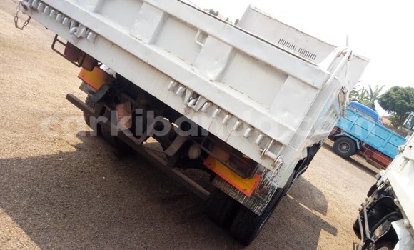 Gura Nshya Isuzu FTR 850 White Ikamyo i Kampala mu Uganda Gura Nshya Isuzu FTR 850 White Ikamyo i Kampala mu Uganda