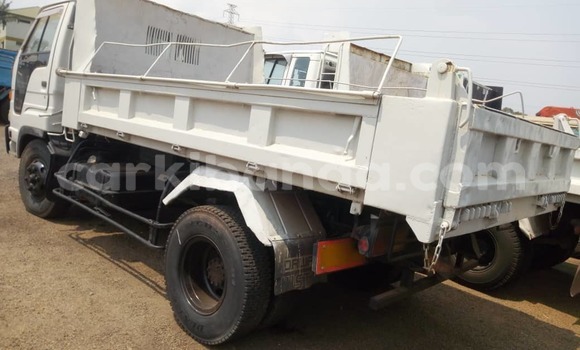 Gura Nshya Isuzu FTR 850 White Ikamyo i Kampala mu Uganda Gura Nshya Isuzu FTR 850 White Ikamyo i Kampala mu Uganda