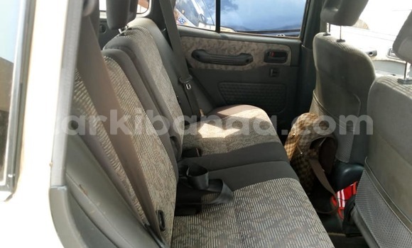 Nunua Ilio tumika Toyota RAV4 Nyeupe Gari ndani ya Kampala nchini Uganda Nunua Ilio tumika Toyota RAV4 Nyeupe Gari ndani ya Kampala nchini Uganda