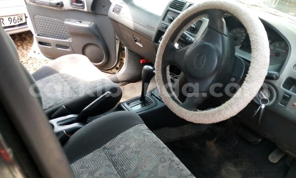 Nunua Ilio tumika Toyota RAV4 Nyeupe Gari ndani ya Kampala nchini Uganda Nunua Ilio tumika Toyota RAV4 Nyeupe Gari ndani ya Kampala nchini Uganda