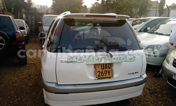 Nunua Ilio tumika Toyota Raum Nyeupe Gari ndani ya Kampala nchini Uganda Nunua Ilio tumika Toyota Raum Nyeupe Gari ndani ya Kampala nchini Uganda