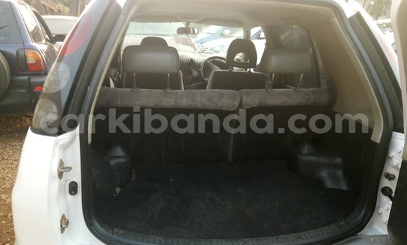 Nunua Ilio tumika Toyota Raum Nyeupe Gari ndani ya Kampala nchini Uganda Nunua Ilio tumika Toyota Raum Nyeupe Gari ndani ya Kampala nchini Uganda