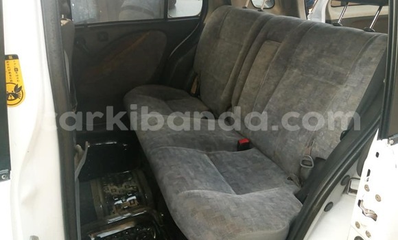 Nunua Ilio tumika Toyota Raum Nyeupe Gari ndani ya Kampala nchini Uganda Nunua Ilio tumika Toyota Raum Nyeupe Gari ndani ya Kampala nchini Uganda