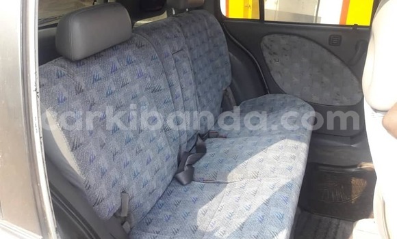 Nunua Ilio tumika Toyota Raum Fedha Gari ndani ya Kampala nchini Uganda Nunua Ilio tumika Toyota Raum Fedha Gari ndani ya Kampala nchini Uganda