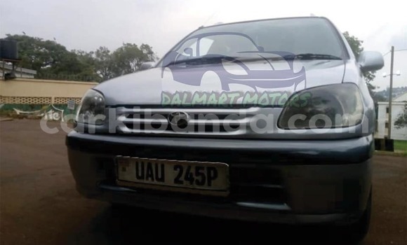 Nunua Ilio tumika Toyota Raum Fedha Gari ndani ya Kampala nchini Uganda Nunua Ilio tumika Toyota Raum Fedha Gari ndani ya Kampala nchini Uganda