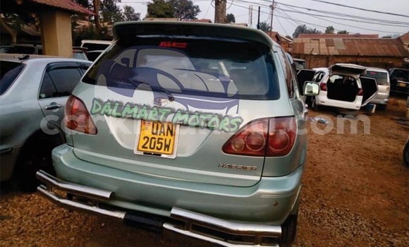Nunua Ilio tumika Toyota Harrier Fedha Gari ndani ya Kampala nchini Uganda Nunua Ilio tumika Toyota Harrier Fedha Gari ndani ya Kampala nchini Uganda