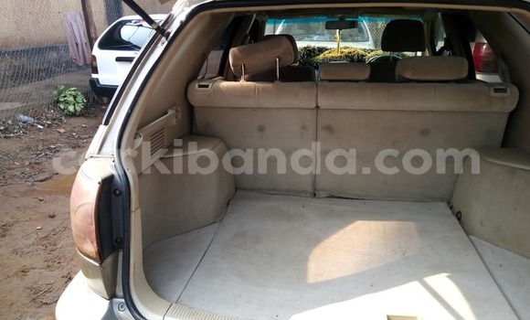 Nunua Ilio tumika Toyota Harrier Fedha Gari ndani ya Kampala nchini Uganda Nunua Ilio tumika Toyota Harrier Fedha Gari ndani ya Kampala nchini Uganda