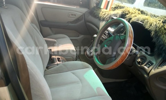 Nunua Ilio tumika Toyota Harrier Fedha Gari ndani ya Kampala nchini Uganda Nunua Ilio tumika Toyota Harrier Fedha Gari ndani ya Kampala nchini Uganda