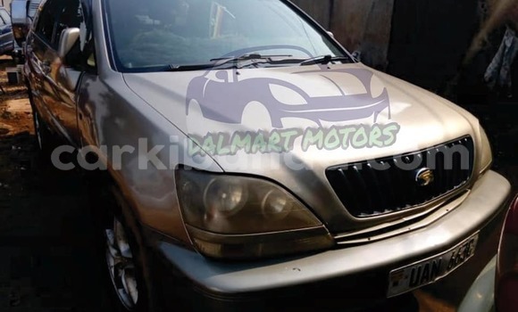 Nunua Ilio tumika Toyota Harrier Fedha Gari ndani ya Kampala nchini Uganda Nunua Ilio tumika Toyota Harrier Fedha Gari ndani ya Kampala nchini Uganda