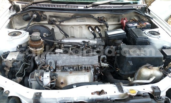 Nunua Ilio tumika Toyota RAV4 Nyeupe Gari ndani ya Kampala nchini Uganda Nunua Ilio tumika Toyota RAV4 Nyeupe Gari ndani ya Kampala nchini Uganda