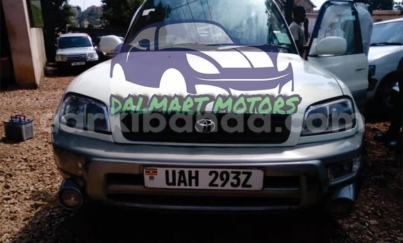 Nunua Ilio tumika Toyota RAV4 Nyeupe Gari ndani ya Kampala nchini Uganda Nunua Ilio tumika Toyota RAV4 Nyeupe Gari ndani ya Kampala nchini Uganda