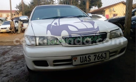 Nunua Ilio tumika Toyota Premio Nyeupe Gari ndani ya Kampala nchini Uganda