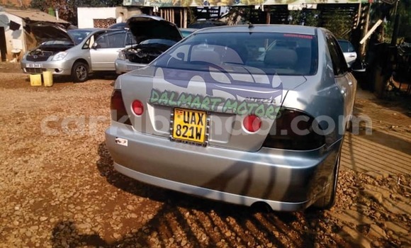 Nunua Ilio tumika Toyota Altezza Fedha Gari ndani ya Kampala nchini Uganda Nunua Ilio tumika Toyota Altezza Fedha Gari ndani ya Kampala nchini Uganda