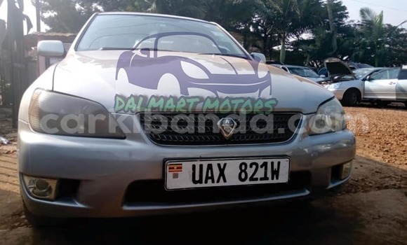 Nunua Ilio tumika Toyota Altezza Fedha Gari ndani ya Kampala nchini Uganda Nunua Ilio tumika Toyota Altezza Fedha Gari ndani ya Kampala nchini Uganda