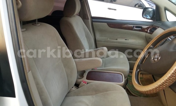 Nunua Ilio tumika Toyota Ipsum Nyeupe Gari ndani ya Kampala nchini Uganda Nunua Ilio tumika Toyota Ipsum Nyeupe Gari ndani ya Kampala nchini Uganda