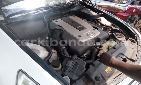 Nunua Ilio tumika Nissan Skyline Nyeupe Gari ndani ya Kampala nchini Uganda Nunua Ilio tumika Nissan Skyline Nyeupe Gari ndani ya Kampala nchini Uganda