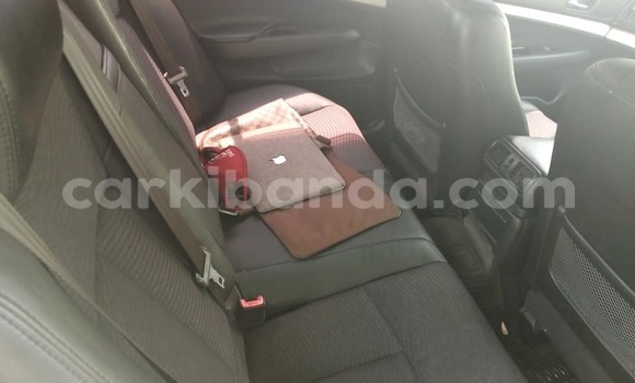 Nunua Ilio tumika Nissan Skyline Nyeupe Gari ndani ya Kampala nchini Uganda Nunua Ilio tumika Nissan Skyline Nyeupe Gari ndani ya Kampala nchini Uganda