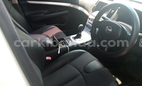 Nunua Ilio tumika Nissan Skyline Nyeupe Gari ndani ya Kampala nchini Uganda Nunua Ilio tumika Nissan Skyline Nyeupe Gari ndani ya Kampala nchini Uganda