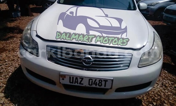 Nunua Ilio tumika Nissan Skyline Nyeupe Gari ndani ya Kampala nchini Uganda Nunua Ilio tumika Nissan Skyline Nyeupe Gari ndani ya Kampala nchini Uganda